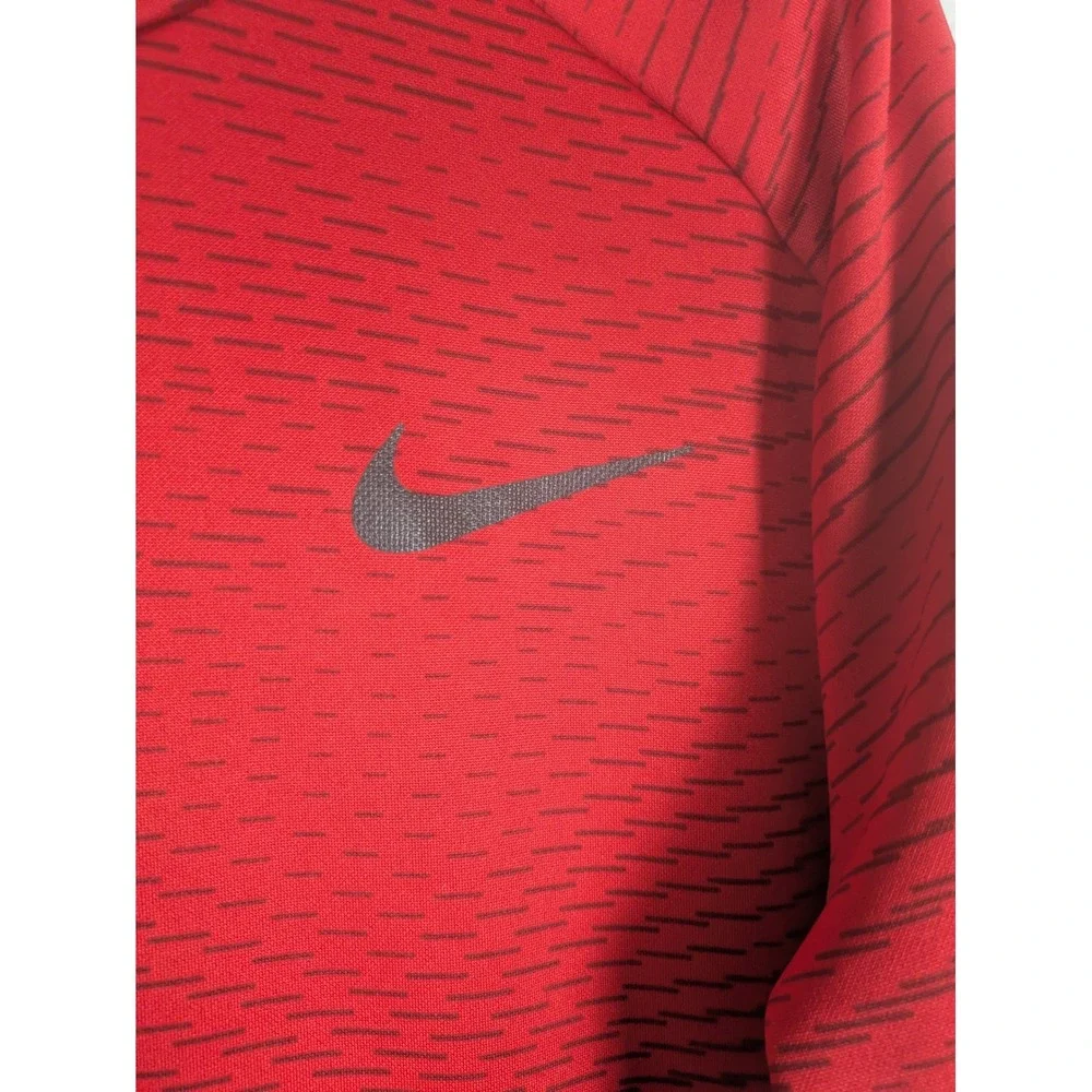 Nike Hoodie Men's XL Red Dri-FIT Micro-Stripe Pullover Activewear Sweatshirt